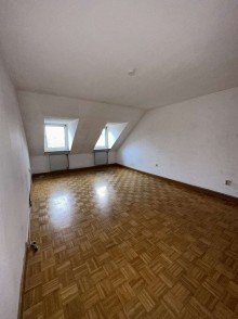  Sanierungsbed�rftiger Rohdiamant mit Skylineblick | 2ZKB + Dachgeschoss