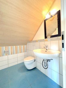 Badezimmer 2  Wohntraum auf zwei Etragen mit Kamin, Dachterrasse und Garage - Ihr neues Zuhause 