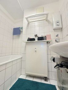Badezimmer Ger�umige 3Z-Erdgeschosswohnung zum Wohlf�hlen mit Terrasse und Tiefgaragenstellplatz