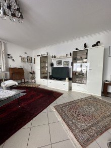 Wohnzimmer Gepflegte 3-Zimmer Wohnung mit Einbauk�che, Balkon und Tiefgaragenstellplatz