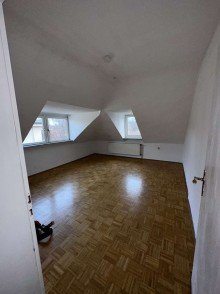  Sanierungsbed�rftiger Rohdiamant mit Skylineblick | 2ZKB + Dachgeschoss