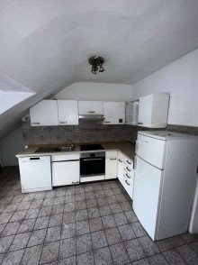  Sanierungsbed�rftiger Rohdiamant mit Skylineblick | 2ZKB + Dachgeschoss