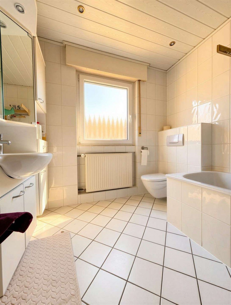 Badezimmer 1.OG Zweifamilienhaus R�sselsheim am Main