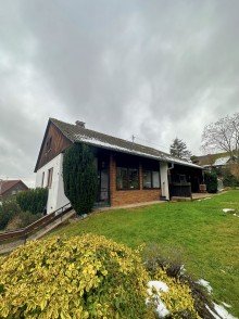 Au�enansicht  Ihr Traumhaus mit gro�em Garten und 3 Garagen wartet auf Sie! 