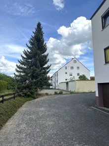 Vorplatz  Wohntraum auf zwei Etragen mit Kamin, Dachterrasse und Garage - Ihr neues Zuhause 