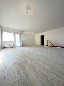 Wohnzimmer Erstbezug nach Sanierung: 4-Zimmer Wohnung mit Rheinblick