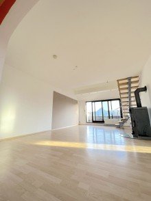 Wohnzimmer  Wohntraum auf zwei Etragen mit Kamin, Dachterrasse und Garage - Ihr neues Zuhause 