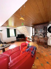Wohnzimmer Exklusives Zweifamilienhaus mit modernem Design, Einliegerwohnung und gro�z�gigem Garten