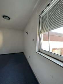 Ankleidezimmer/Schlafzimmer  Sanierungsobjekt Doppelhaush�lfte mit Garten | Fantastischer Mainblick. 